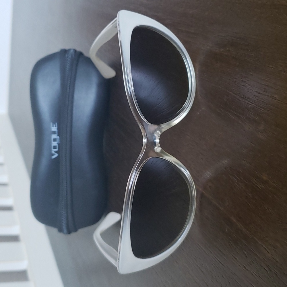 NWOT Vogue women's sunglasses with case and towel